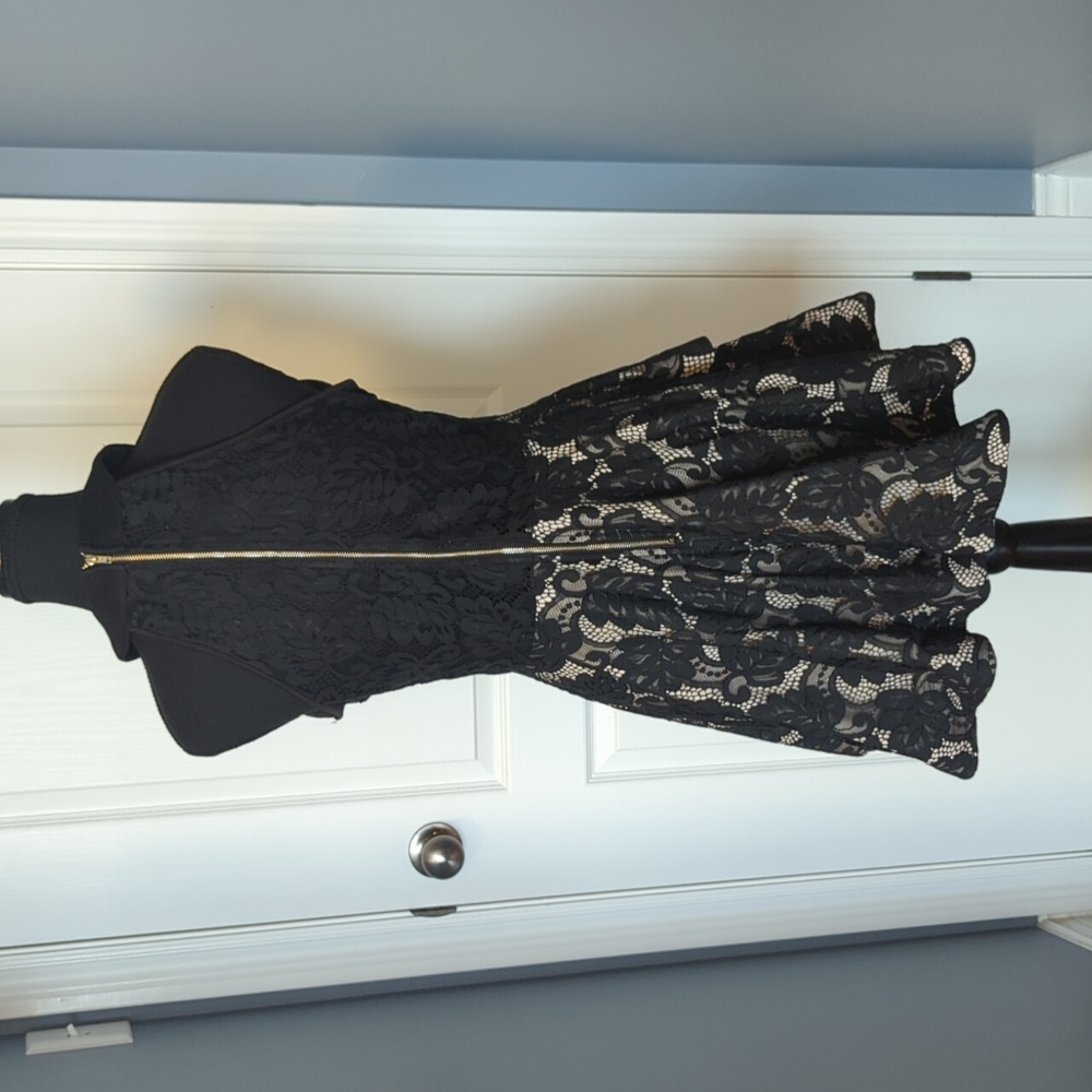 Trac Lace Formal Dress - Picture 2 of 8